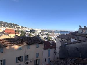 LILLUSIONISTE studio vue mer dans le Suquet