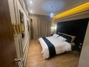 Modern apartment with pool view, Kech