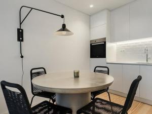 Stylish Flat with Balcony, In Central Porto