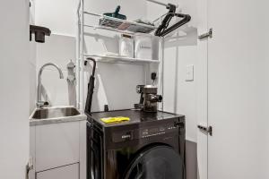 Skyline Luxe Residence- City Views, Free Parking