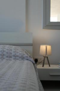 Larnaca Salt Lake Gem, Airy 2 BDRM Apartment