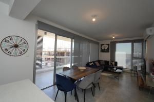 Larnaca Salt Lake Gem, Airy 2 BDRM Apartment