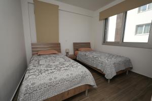 Larnaca Salt Lake Gem, Airy 2 BDRM Apartment