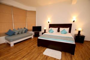 HillCrest Hotel