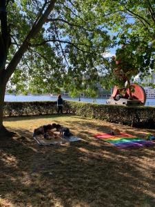 Two Bedrooms Docks View Parking Fast WiFi Terrace Balcony TV BBQ Garden Access