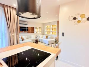 Lux Boutique 2 BDR apartment right next ski gondola lift