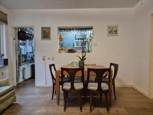 Appartement met 2 slaapkamers en tuin in Amsterdam