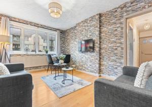 Modern 3BR House - Sleeps 6 - Ideal for Families & Professionals