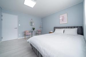 Hongdae Apartment 3 Bedroom, 2 Bathroom, King Bed