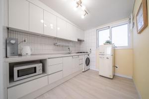 Hongdae Apartment 3 Bedroom, 2 Bathroom, King Bed