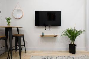 78-4D Quality 1br W&D SKYLIGHT By Central Park