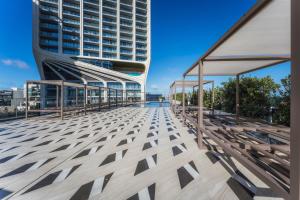 Official Mercury Suites With Rooftop Pool Access