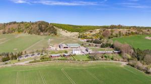Woodpecker Lodge with Hot Tub