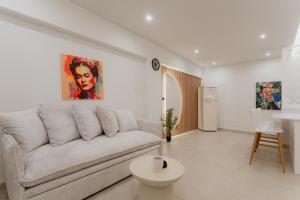 1BR Designer Suite Homey Feel Near Metro