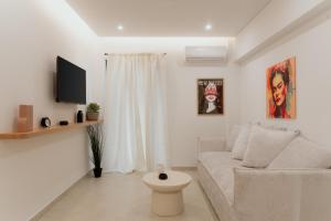 1BR Designer Suite Homey Feel Near Metro