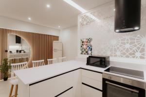 1BR Designer Suite Homey Feel Near Metro