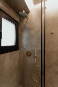 1BR Designer Suite Homey Feel Near Metro