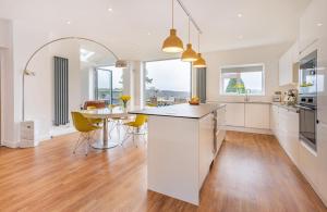 4 Bed in Killay oc-c28372