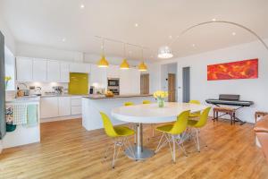 4 Bed in Killay oc-c28372