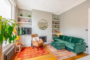 Chic Sun-Lit 1BR flat 2 min to Canonbury Tube