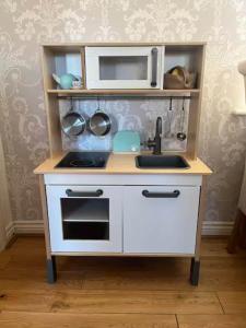 Spacious 3-Bed Home with Private Gym & Garden