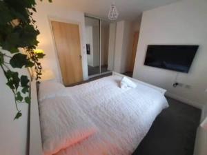 Spacious 3-Bed Home with Private Gym & Garden