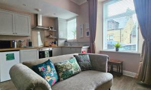 The Ferns - Shared Garden Apartment With Parking