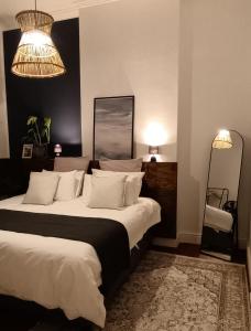 Victorian Gem with Patios & Devils Peak Vista - 5 min to CBD