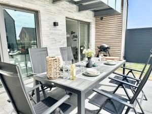 Kleine Freiheit, Büsum - modernes Ferienhaus in direkter Meernähe mit Terrasse, Garten und eigenem Parkplatz
