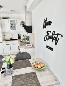 Kleine Freiheit, Büsum - modernes Ferienhaus in direkter Meernähe mit Terrasse, Garten und eigenem Parkplatz