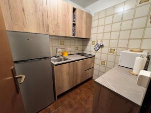 027 Trilocale, Giustino