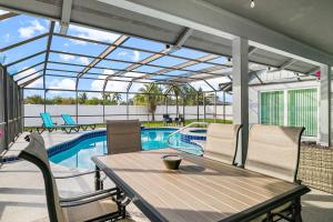 Sunshine Retreat by SkyRun Anna Maria