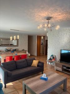 Charming villa with private swimming pool without overlooking neighbors