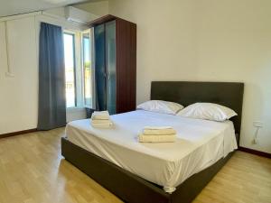 La Corte Urbana 48A Parking