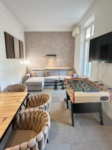 2 bedrooms, large terrace, city center