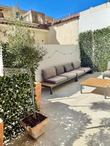 2 bedrooms, large terrace, city center