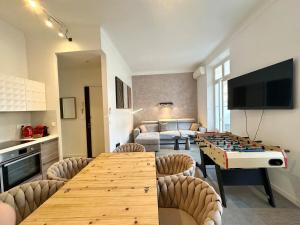 2 bedrooms, large terrace, city center