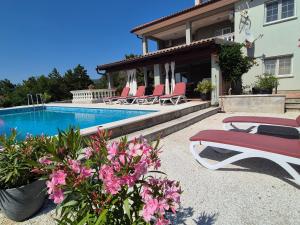 Apartman Srdoč za 8 osoba s bazenom