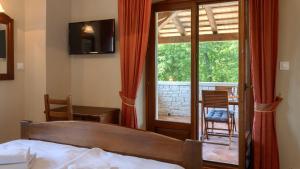 Rustic villa Catarina with pool in Tinjan