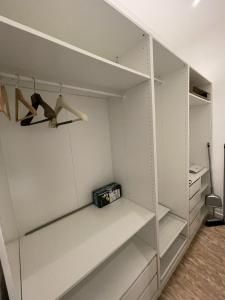 ArtStay Exclusive Apt Near Train Metro, Parking