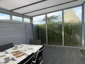 Maison avec WIFI, véranda à 320m de la mer à TREGASTEL - Réf 36