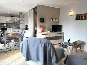 Maison avec WIFI, véranda à 320m de la mer à TREGASTEL - Réf 36