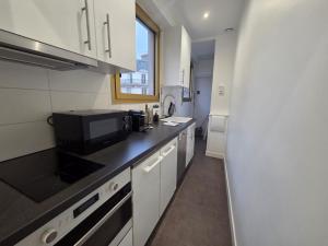 Luxury Paris Apt, Eiffel View, Golden Triangle