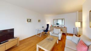2-Bedroom, 2-Bathroom Apartment, Parking & Lake View - Pully - CD20-3F