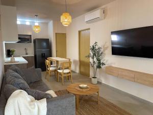 UN Modern Living 204