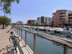 Studio cabine à 200m de Port Fréjus, plage, commerces, terrasse, 4 couchages, ménage inclus - FR-1-226A-31