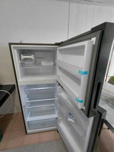 House 3 Bedroom Perfect for Families - Kitchen - Seaviews - Fast Wifi near Haad Rin