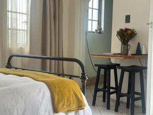 Cozy Garden Cottage for Two