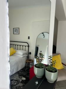 Cozy Garden Cottage for Two