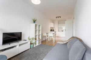 Urban Chic - 2 Bedrooms - Rondo ONZ - Luxury Warsaw Stays - Pereca street